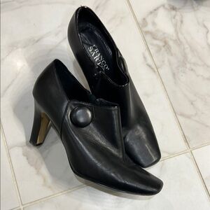 Franco Sarto Black Heeled Shoes with Sophisticated Design